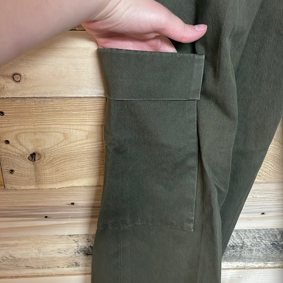 Club Monaco size 6 Green Cropped Cargo Wide Leg Cuffed Utility Pants - Picture 7 of 16